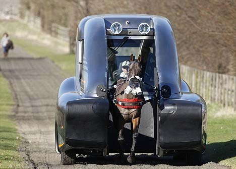 英國設計出“現(xiàn)代化的馬拉汽車”(組圖) 英國設計出“現(xiàn)代化的馬拉汽車”(組圖)