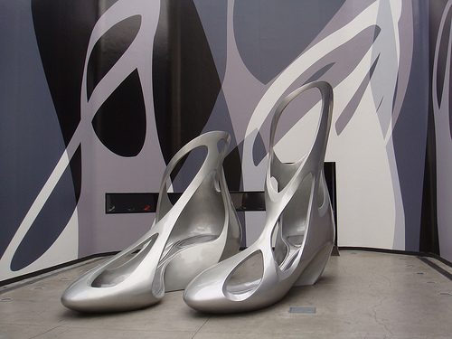 Zaha+Melissa系列 巨型鞋模